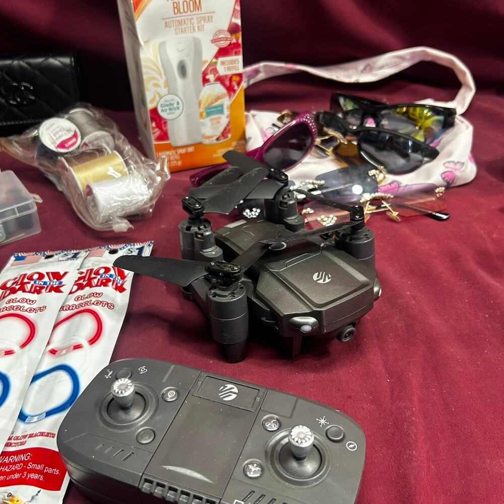 Junk drawer lot R - Picture 2 of 4